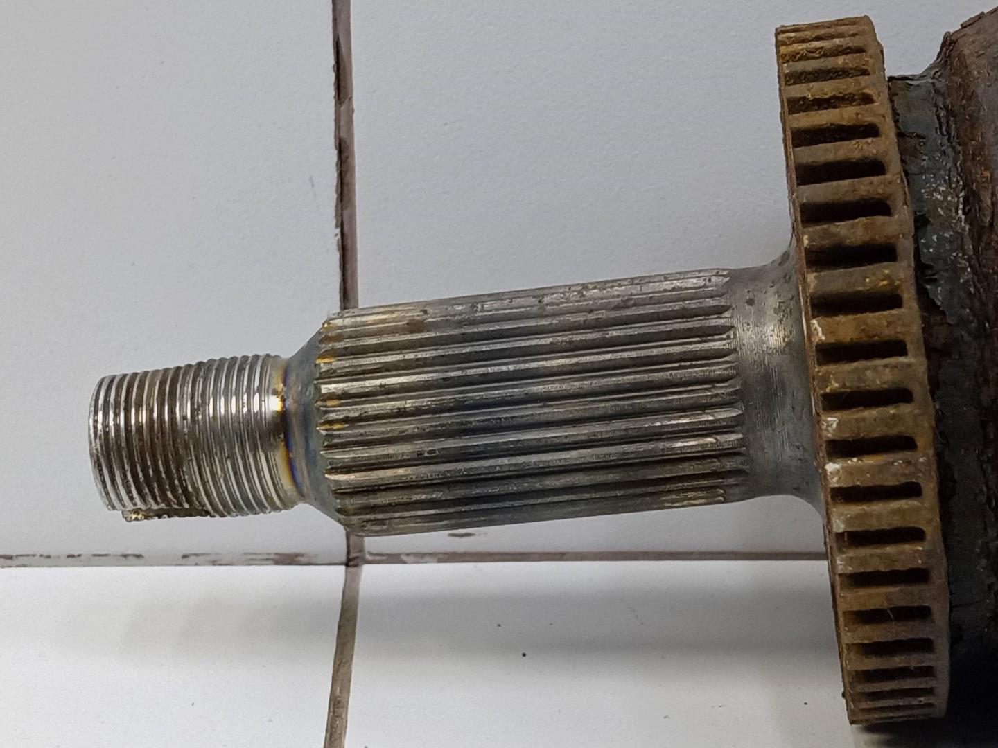 Полуось передняя левая