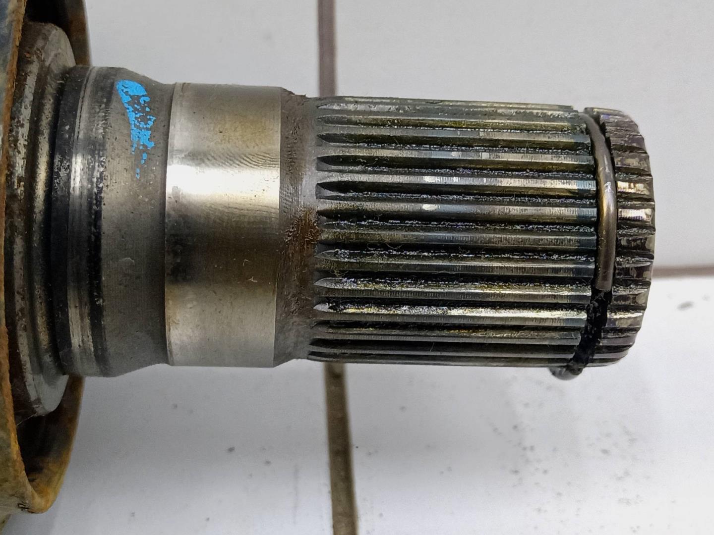 Полуось передняя левая