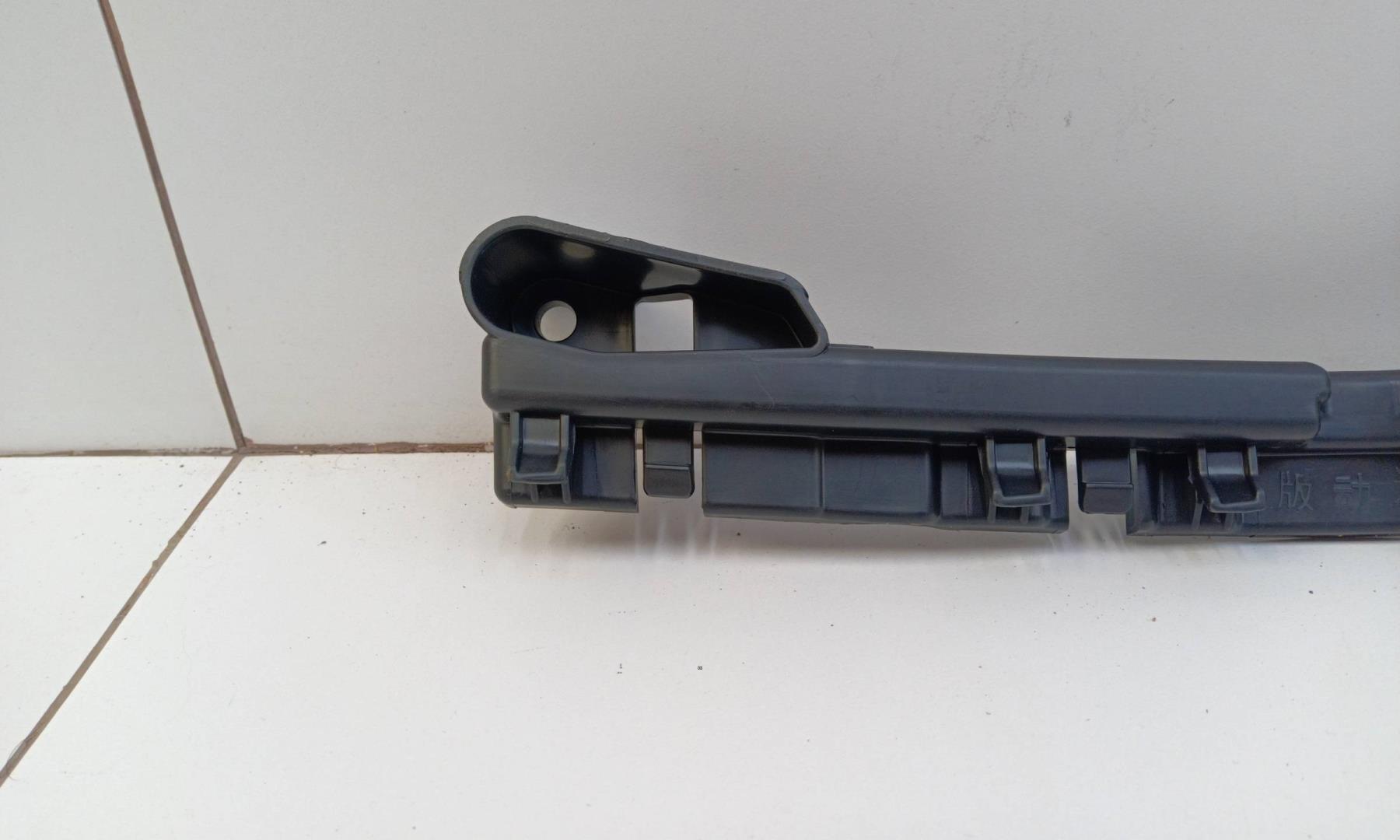 Кронштейн переднего бампера