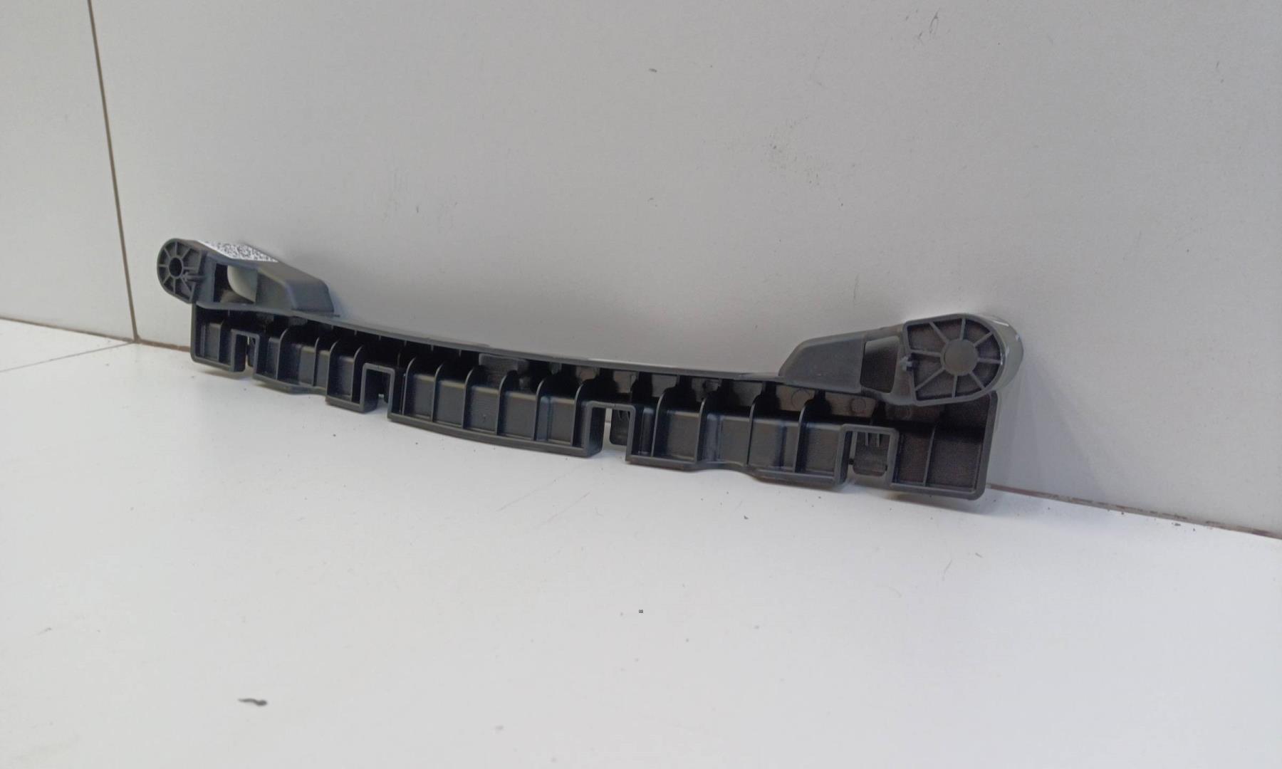 Кронштейн переднего бампера