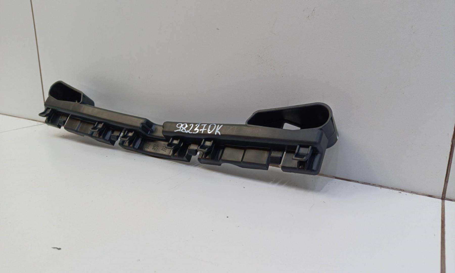 Кронштейн переднего бампера