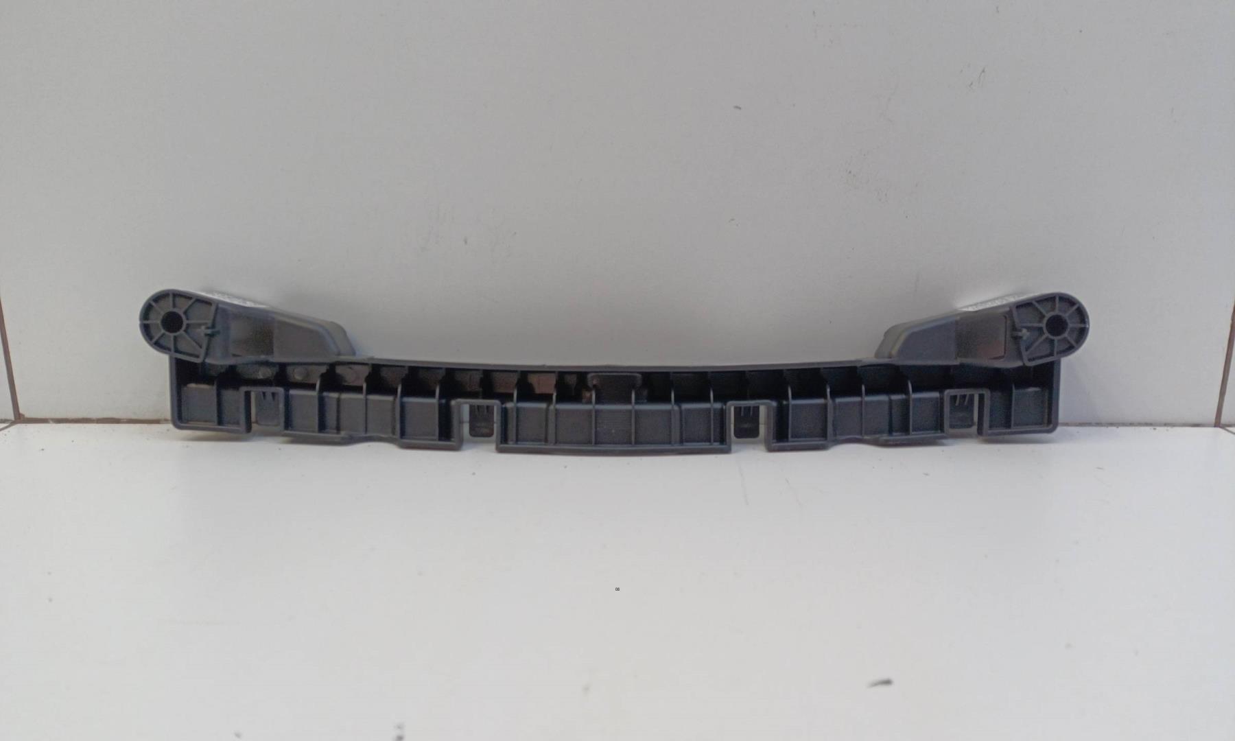 Кронштейн переднего бампера