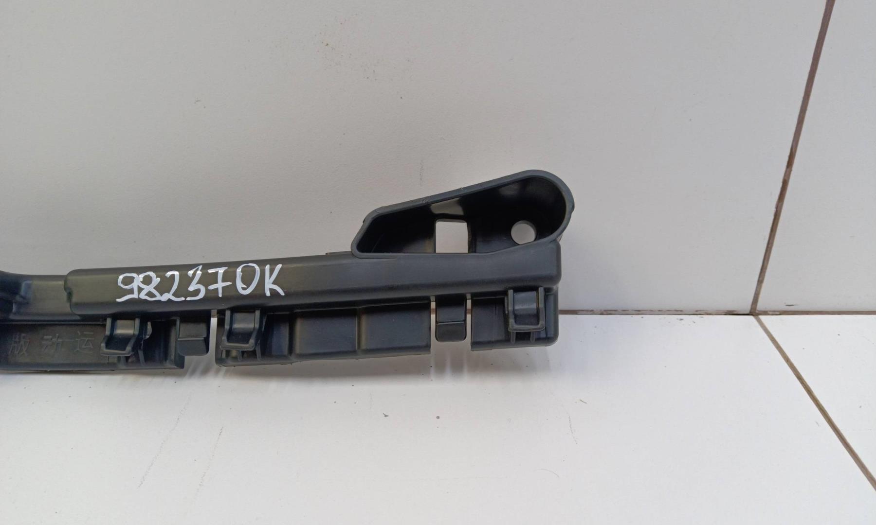 Кронштейн переднего бампера