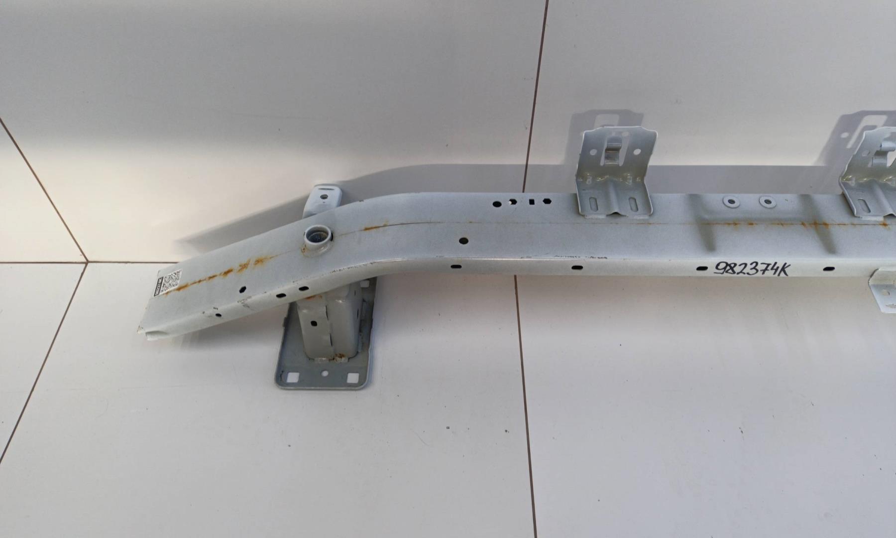 Усилитель переднего бампера