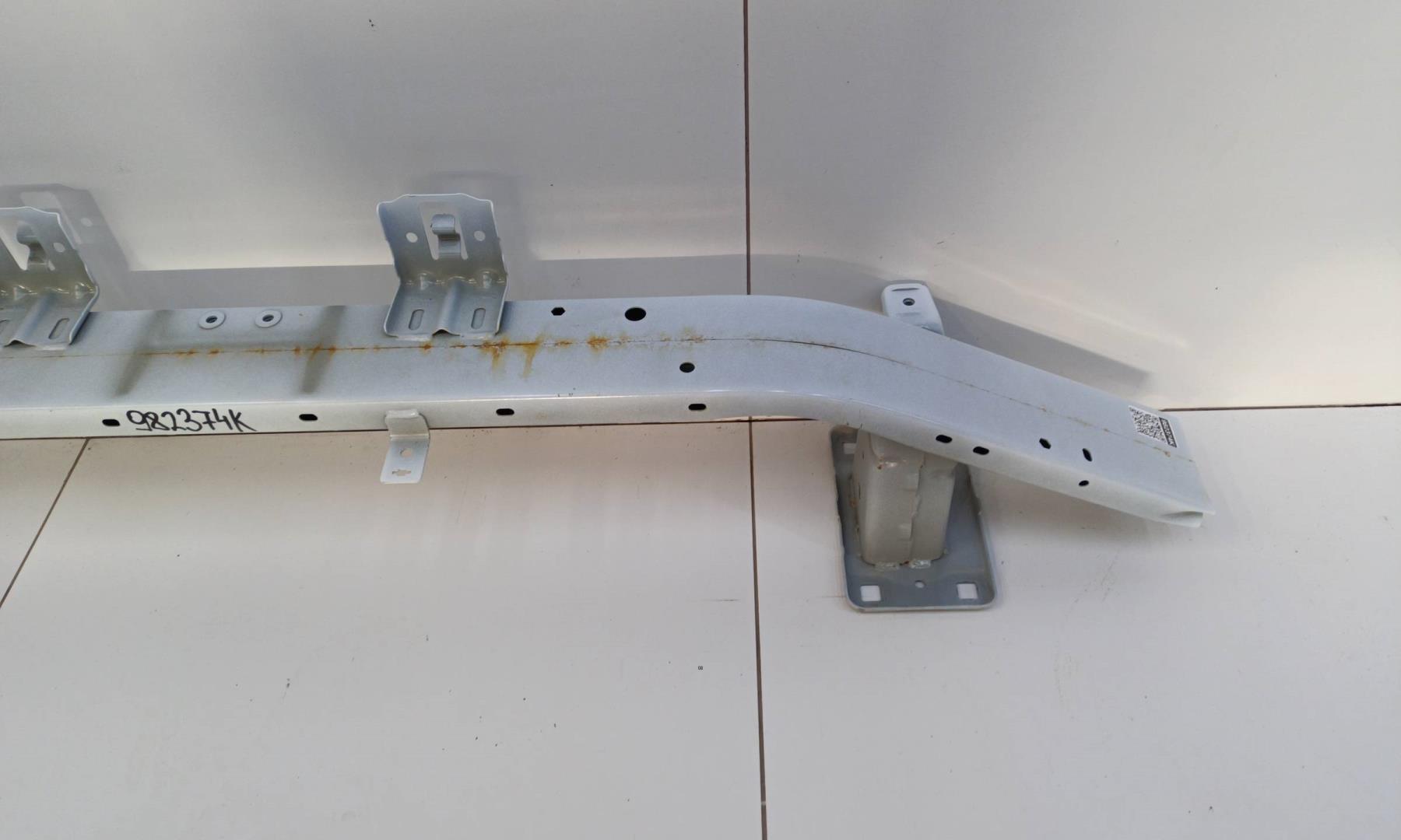 Усилитель переднего бампера