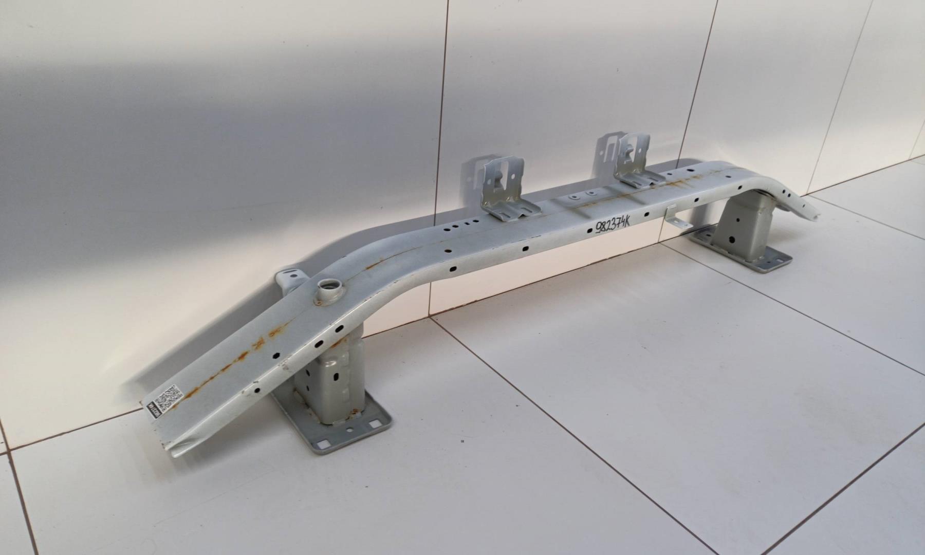 Усилитель переднего бампера