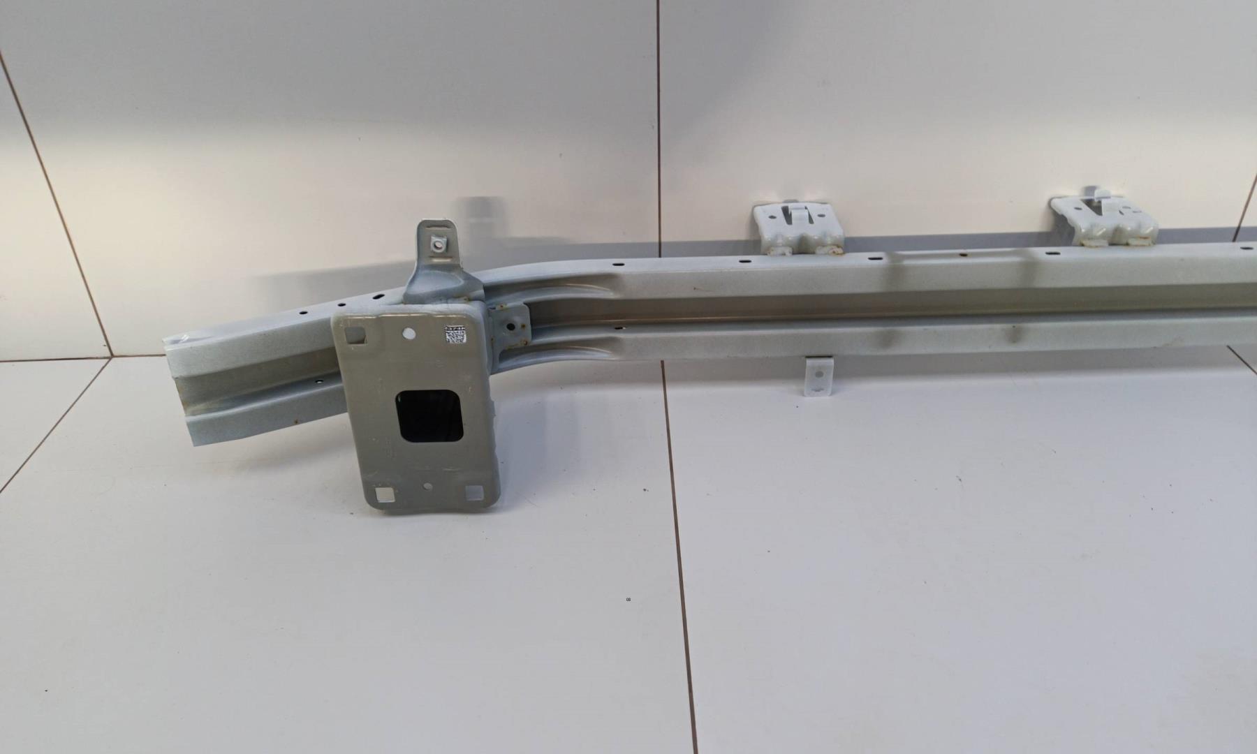 Усилитель переднего бампера