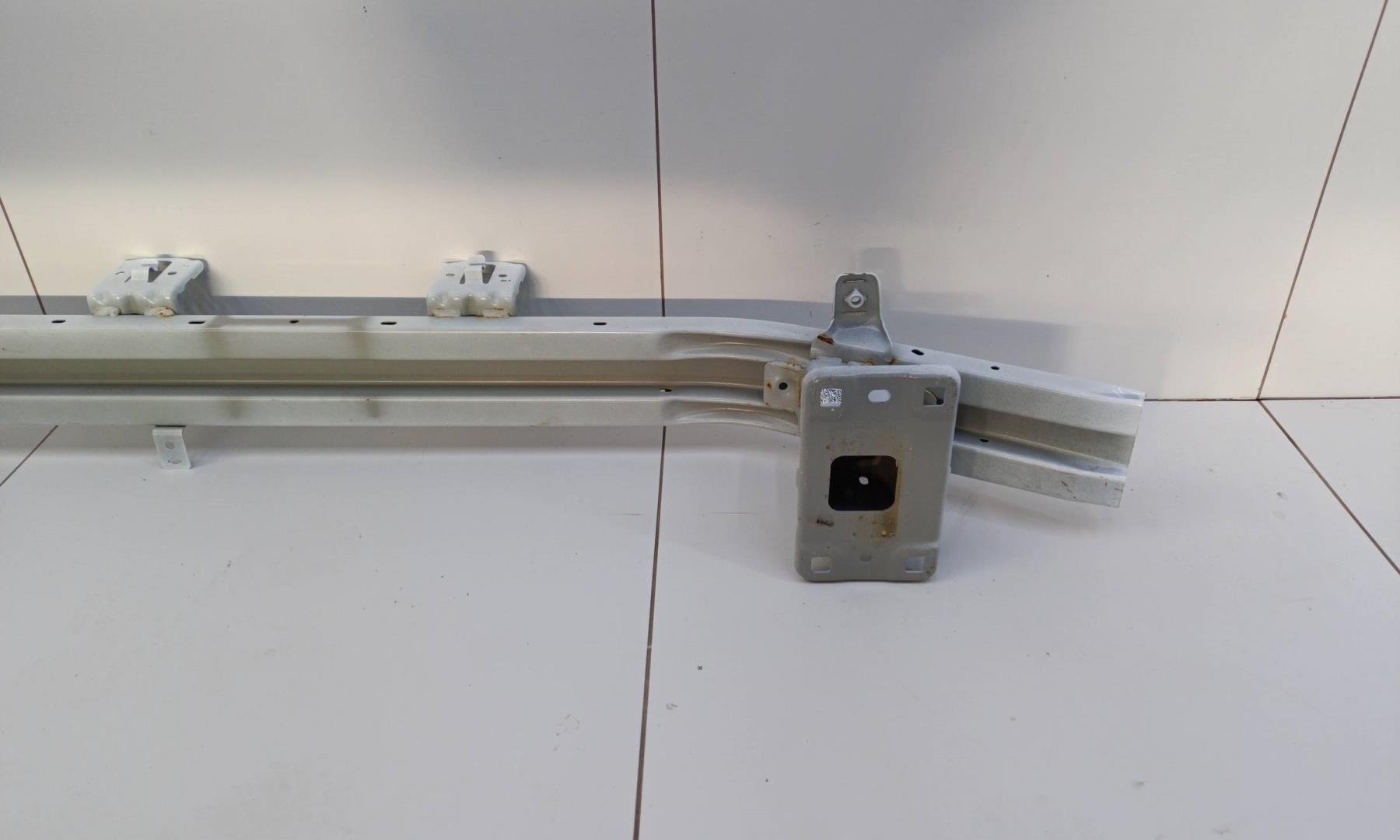 Усилитель переднего бампера