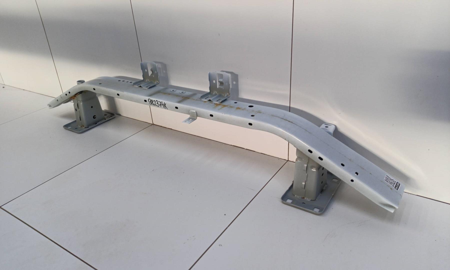 Усилитель переднего бампера