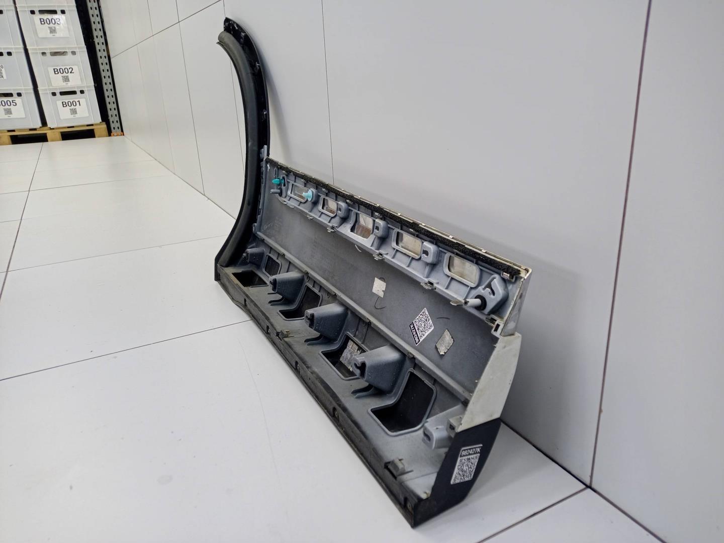 Накладка двери задней левой