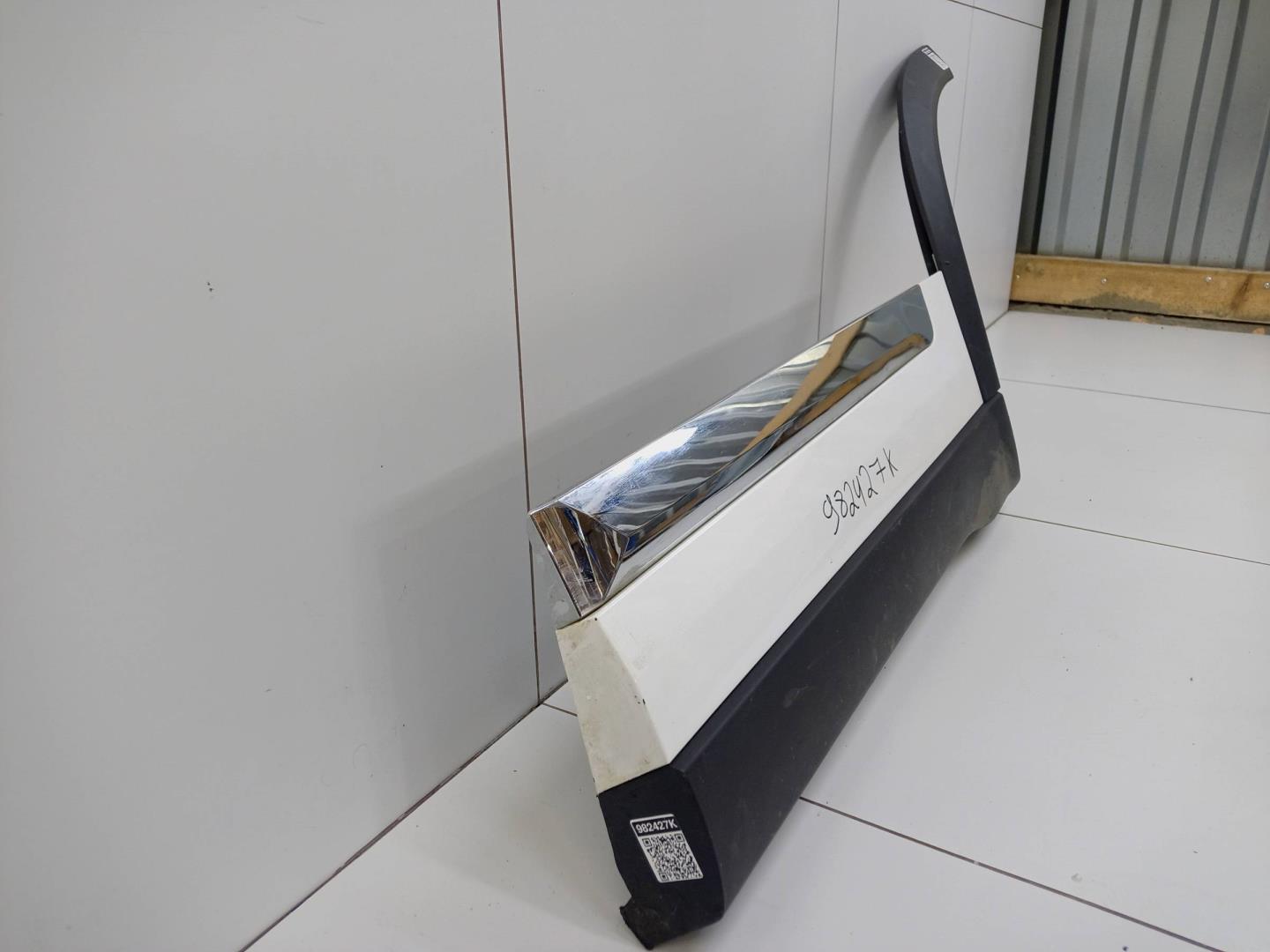 Накладка двери задней левой