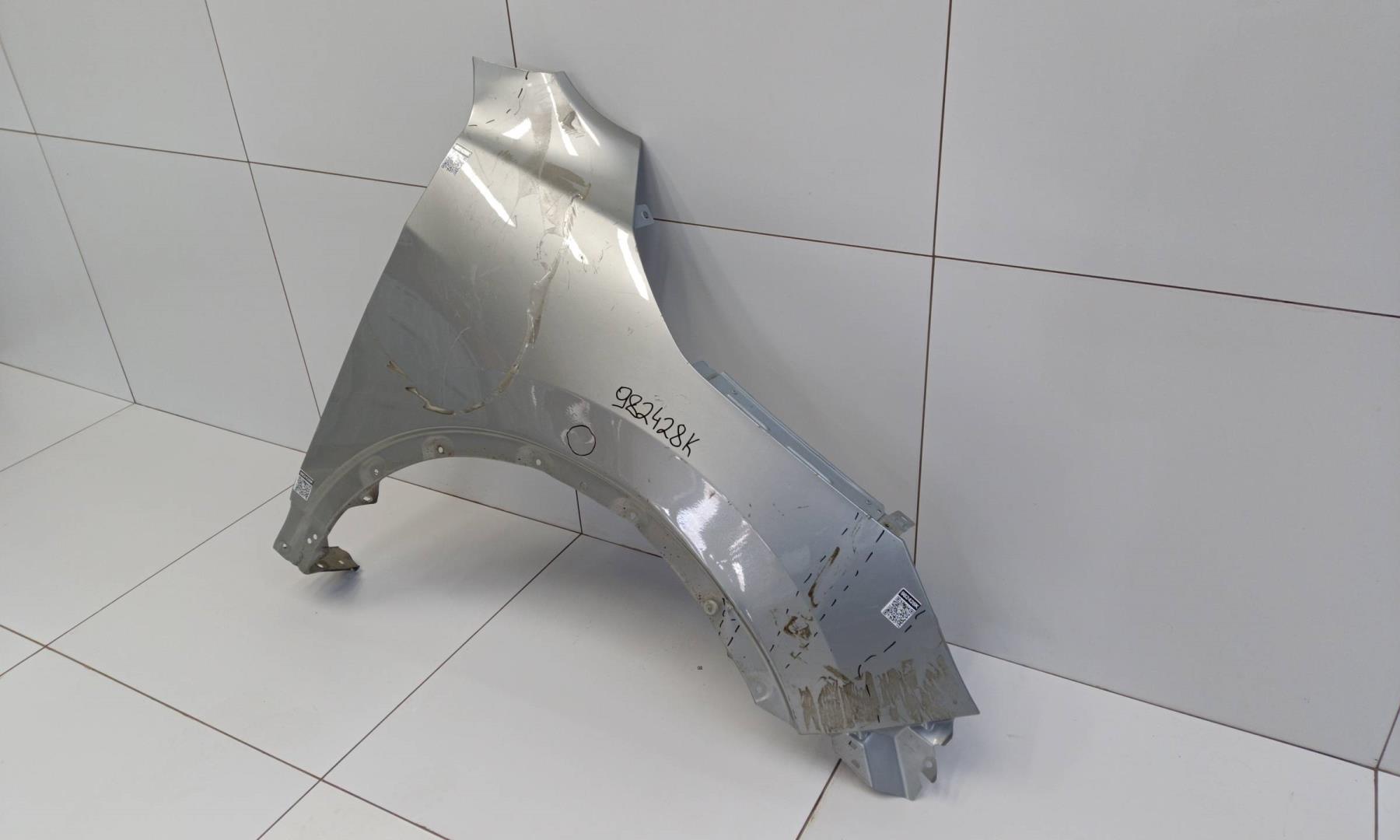 Крыло переднее правое