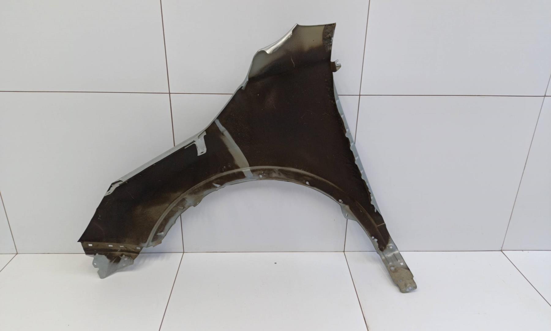 Крыло переднее правое