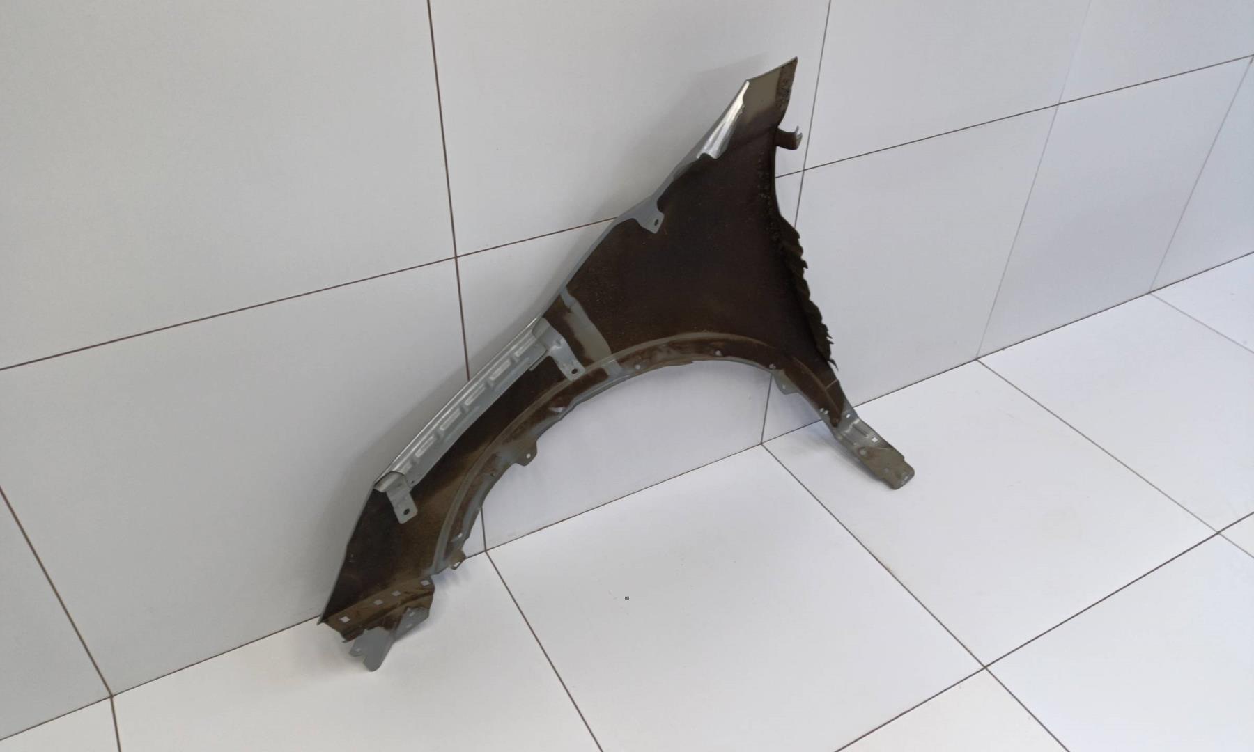 Крыло переднее правое