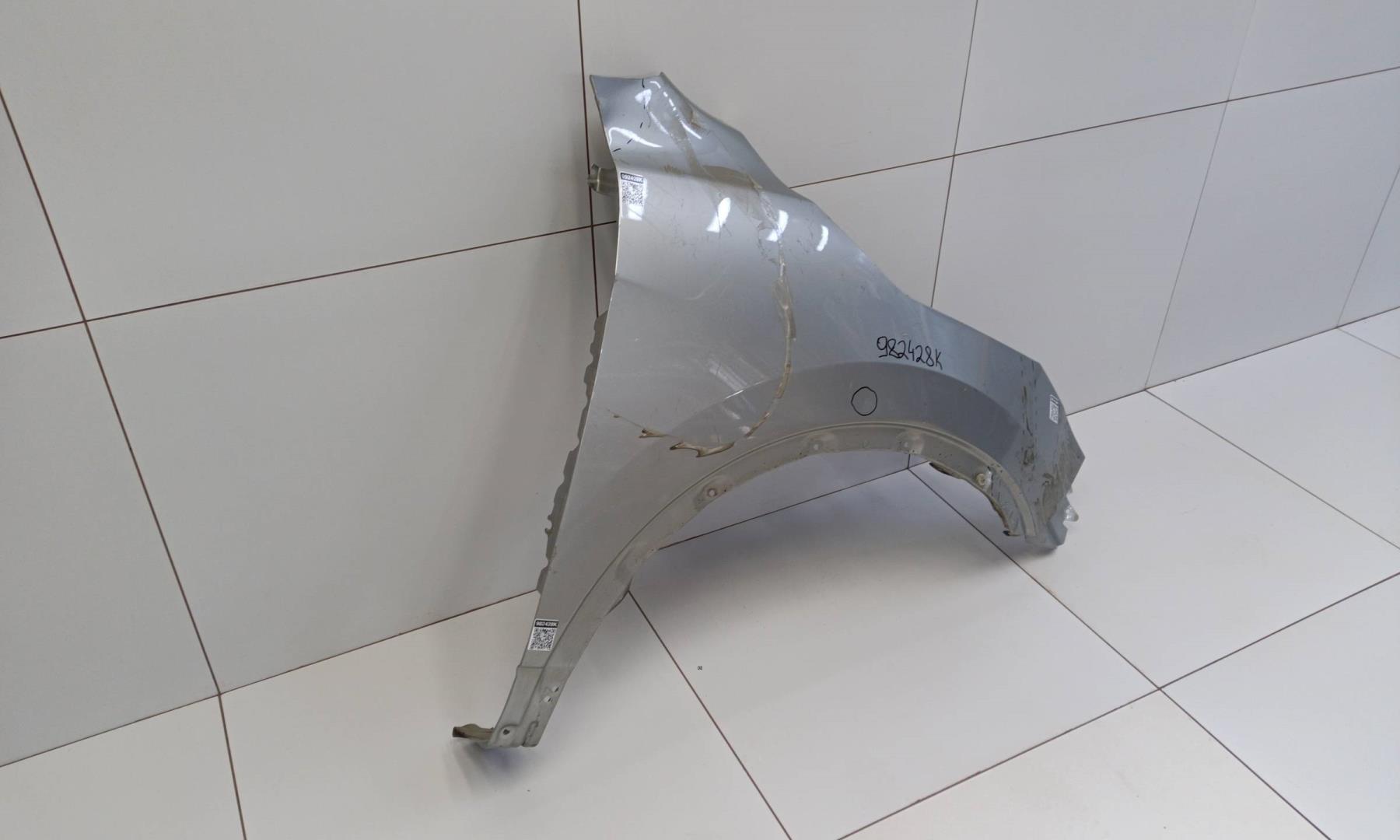 Крыло переднее правое