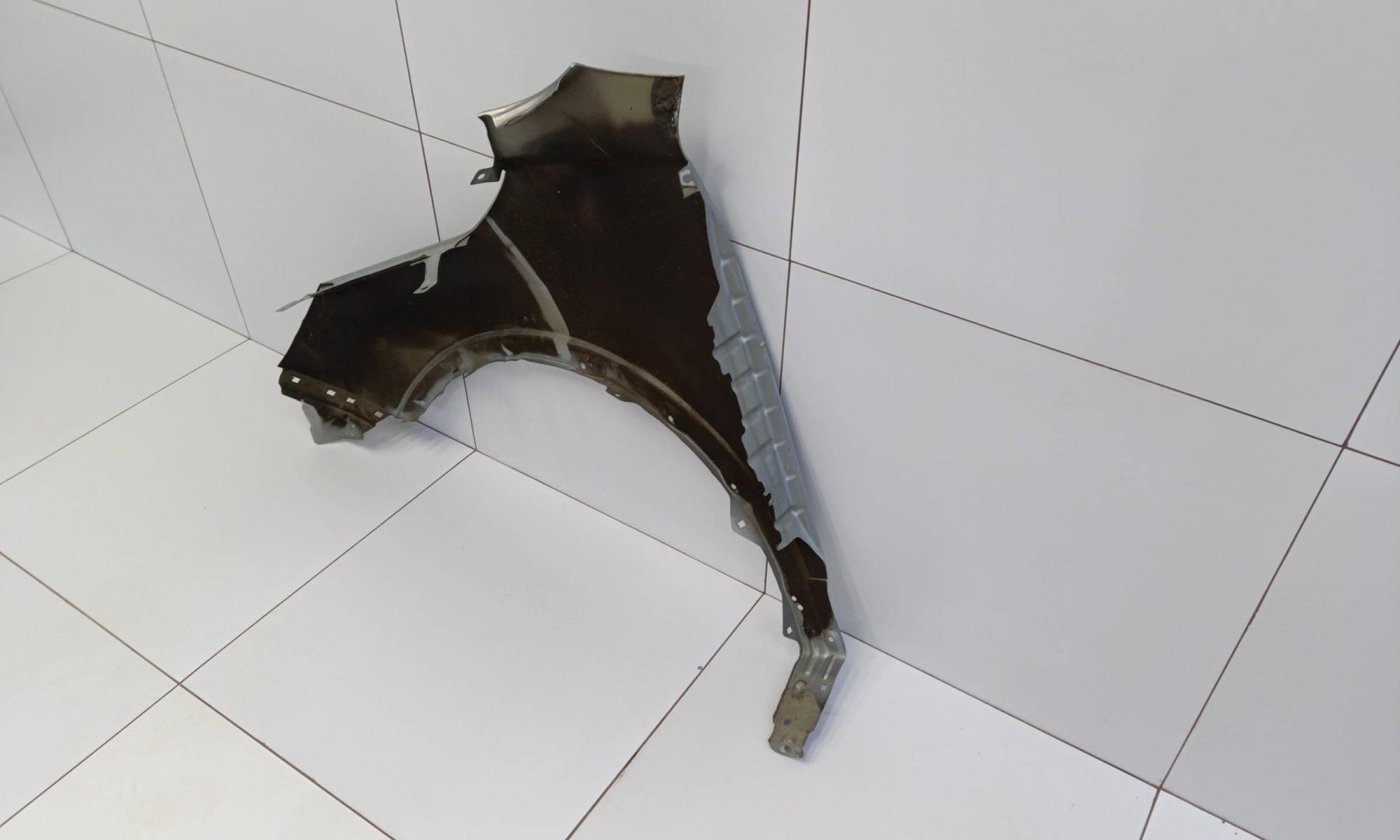 Крыло переднее правое