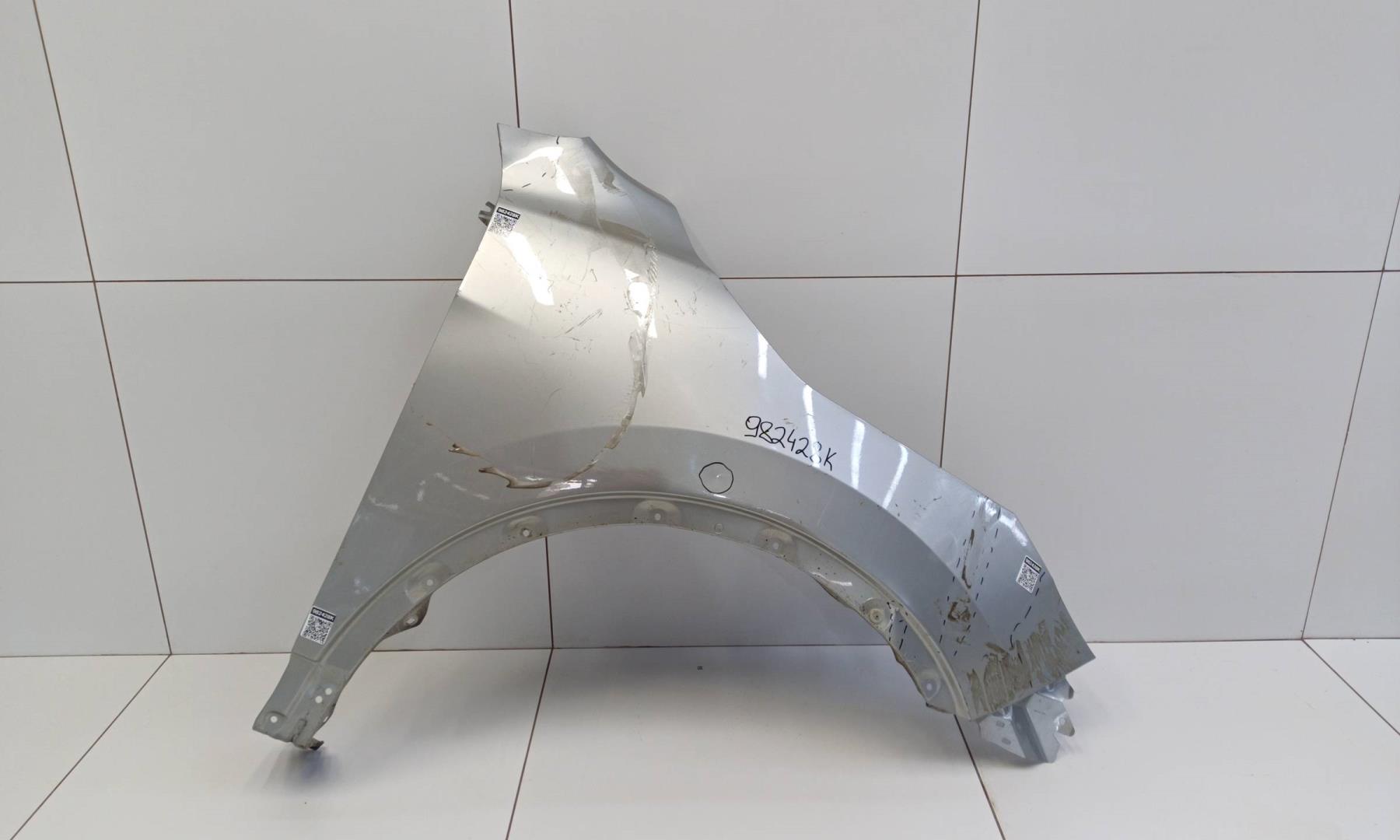 Крыло переднее правое