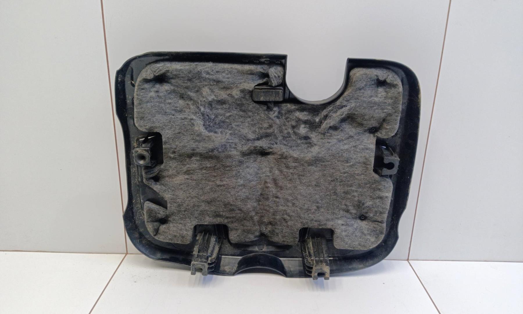 Крышка двигателя