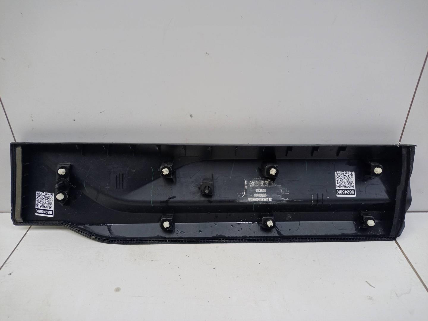 Накладка двери задней правой