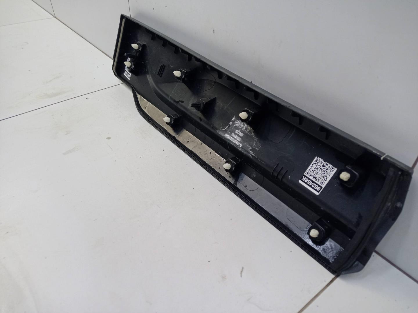 Накладка двери задней правой