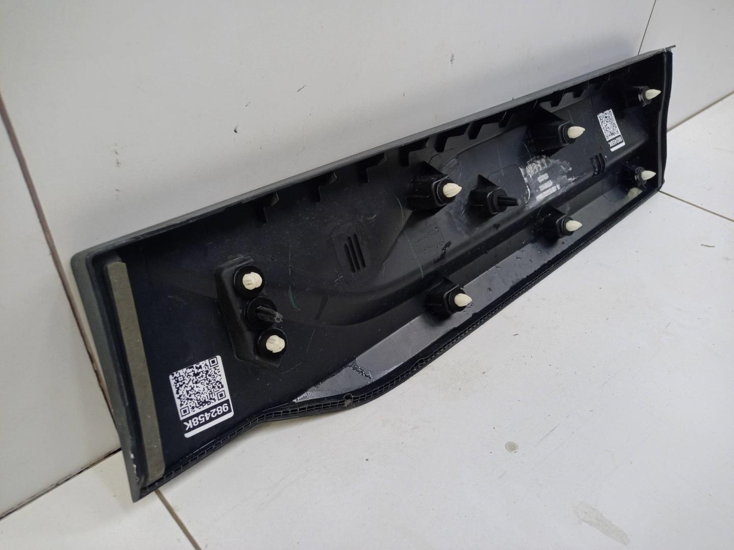 Накладка двери задней правой