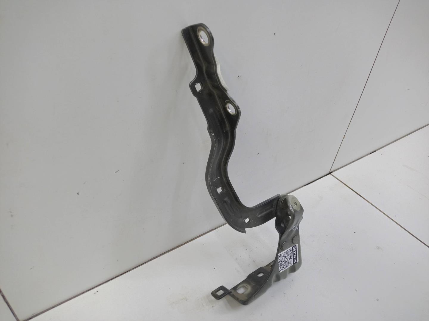 Петля капота правая