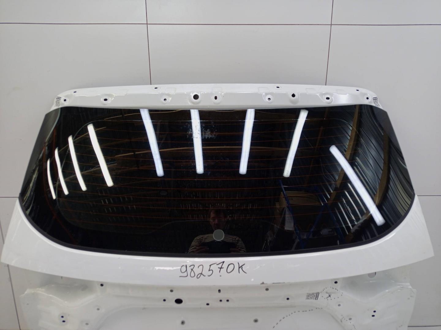 Стекло двери багажника