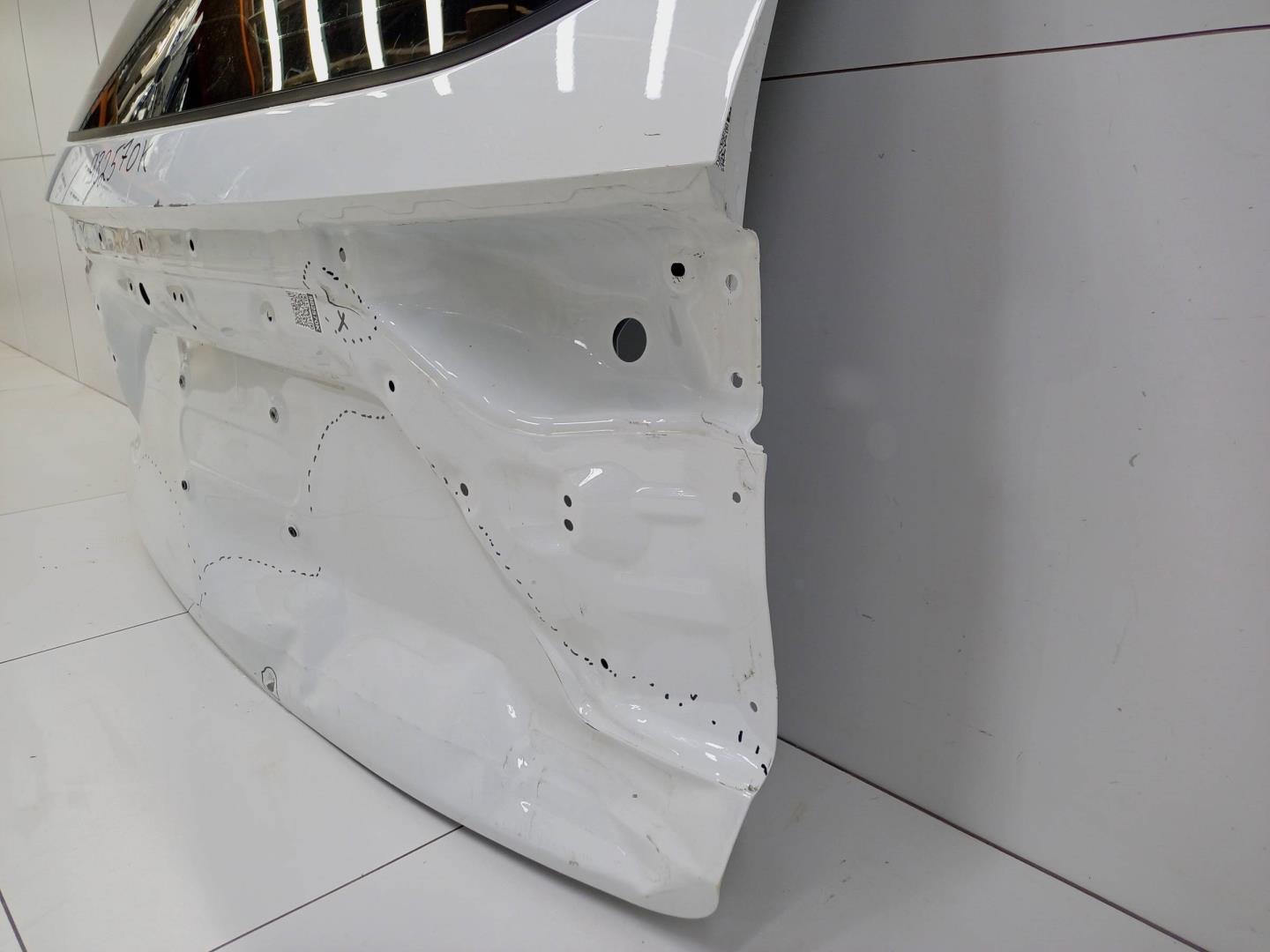 Стекло двери багажника