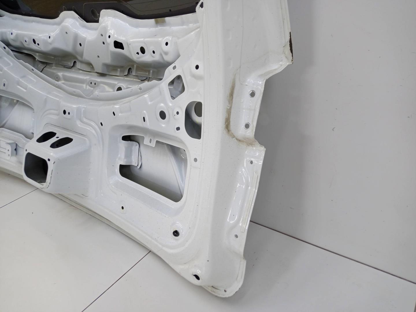 Стекло двери багажника