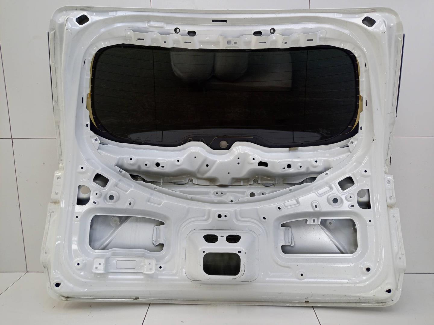 Стекло двери багажника