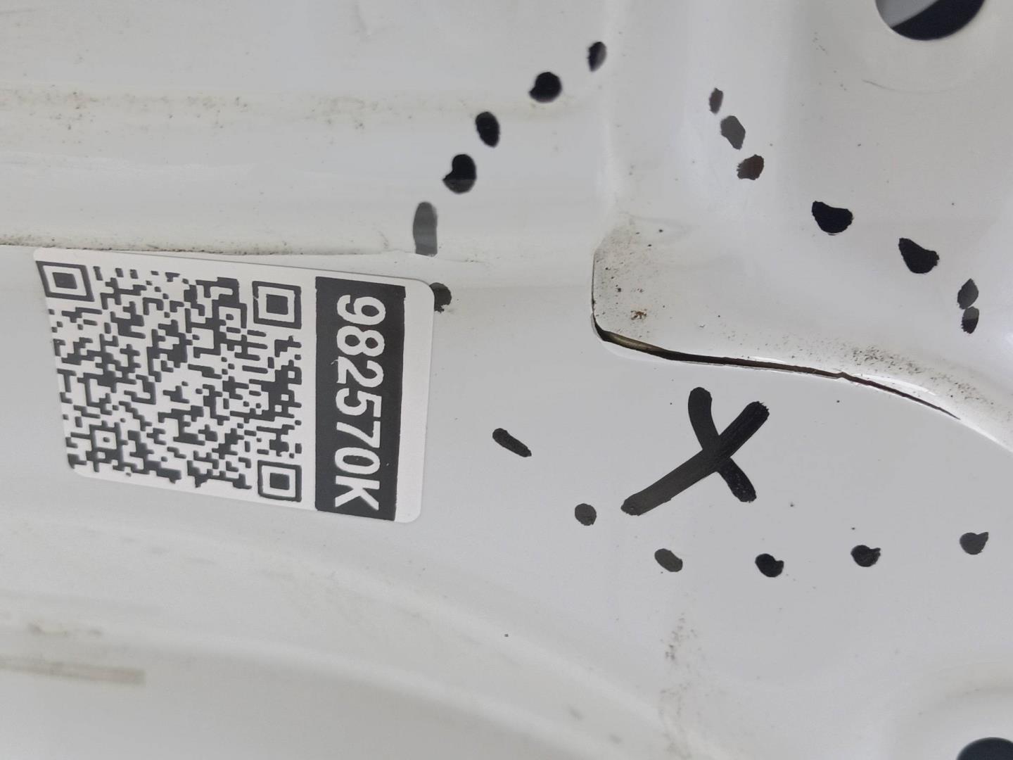 Стекло двери багажника