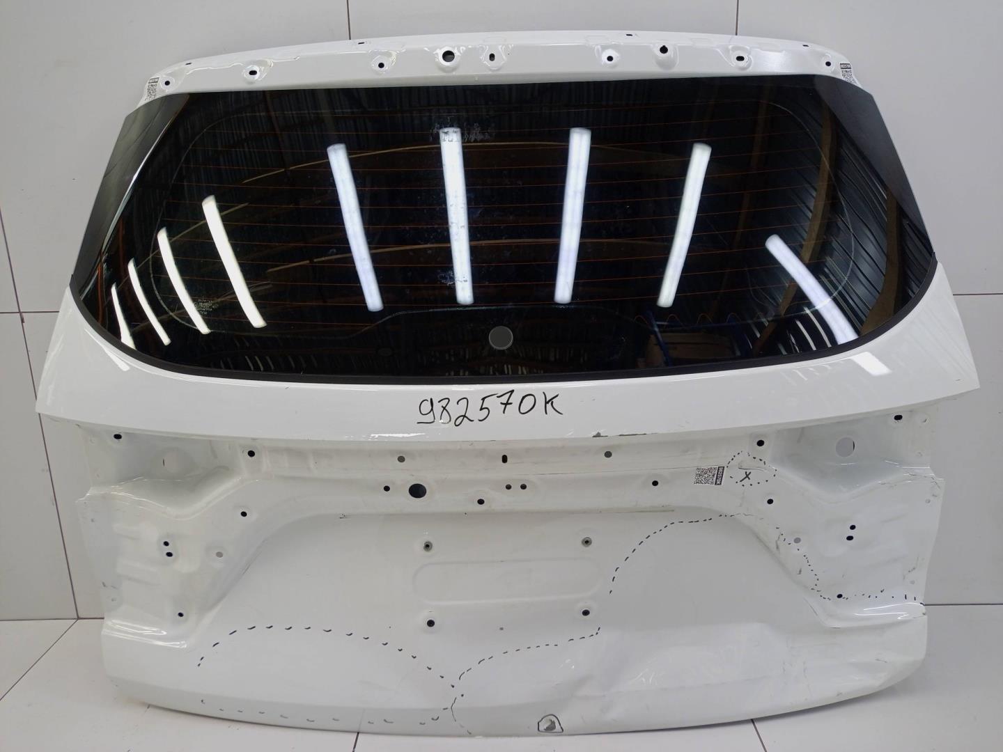 Стекло двери багажника