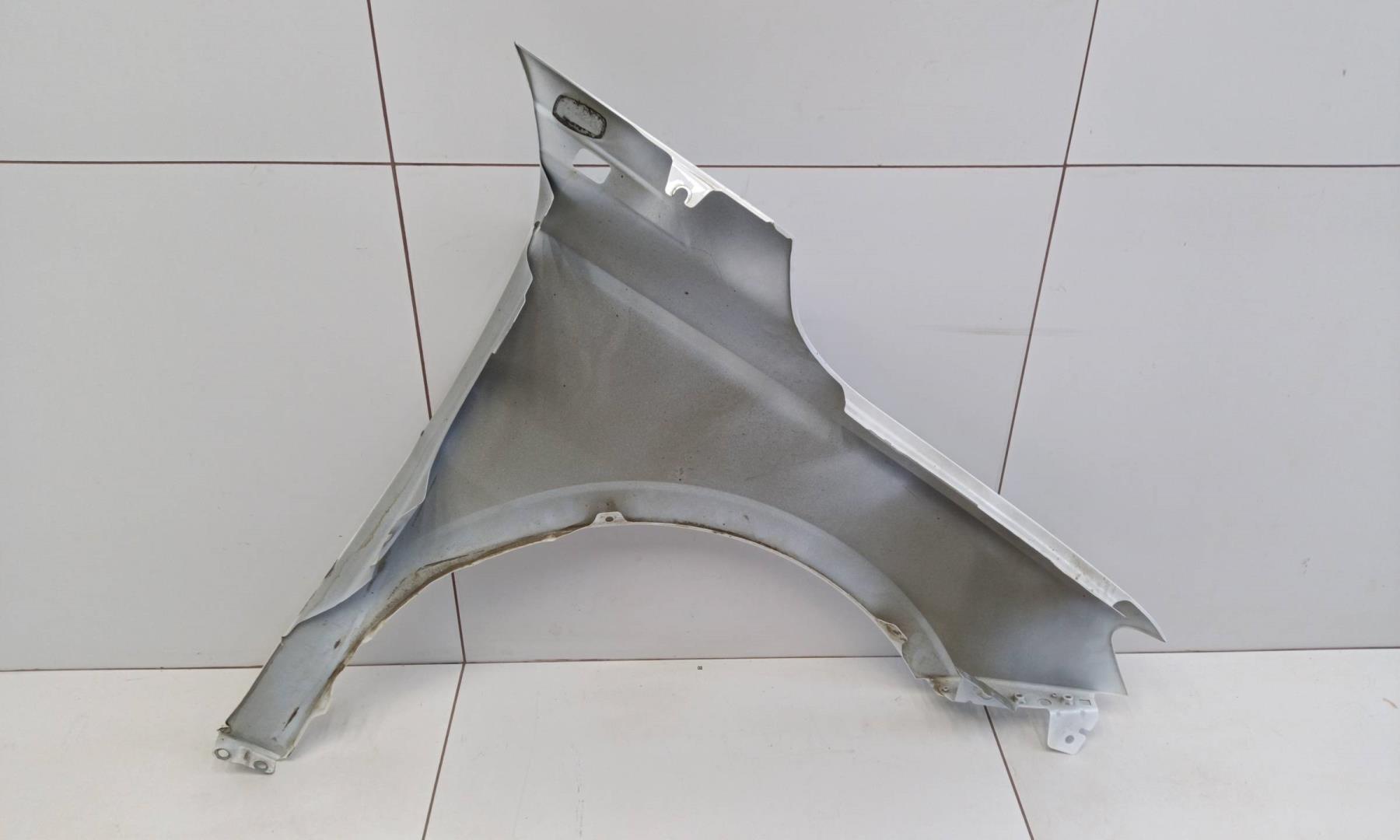 Крыло переднее левое