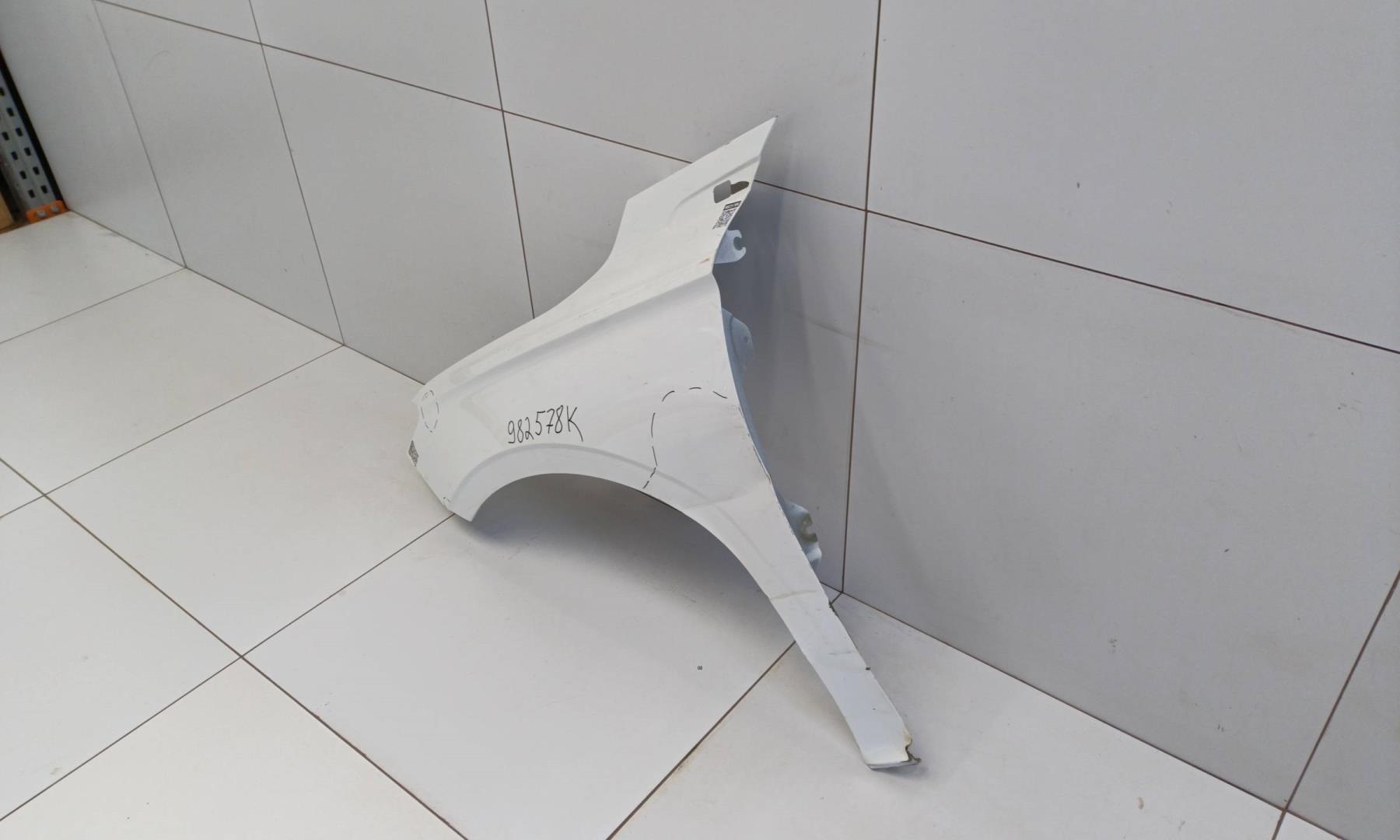 Крыло переднее левое