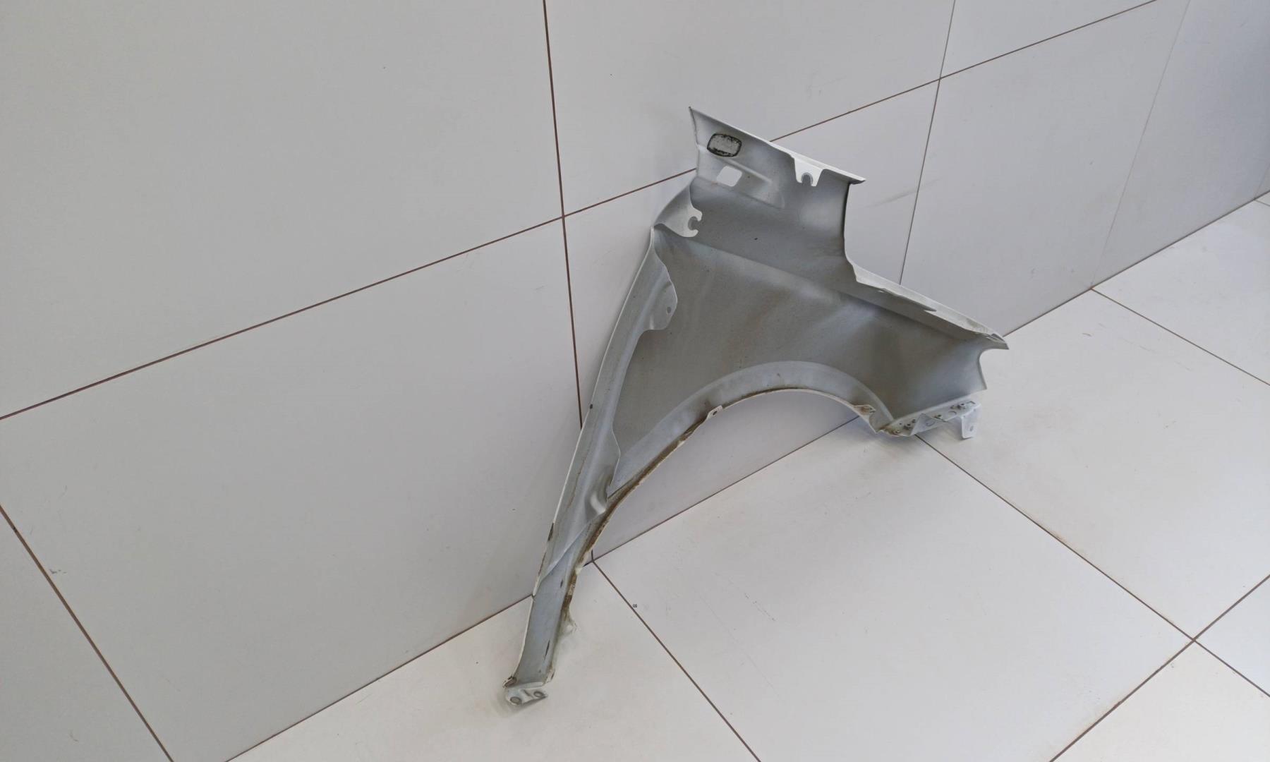 Крыло переднее левое