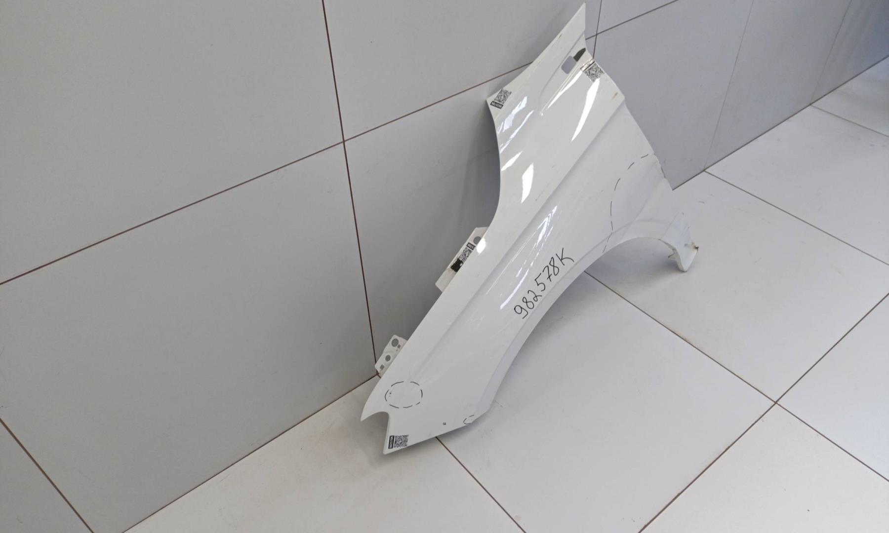 Крыло переднее левое