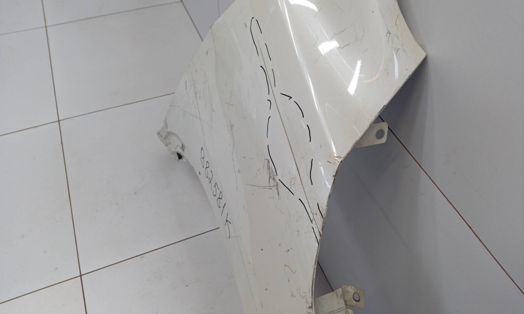 Крыло переднее правое