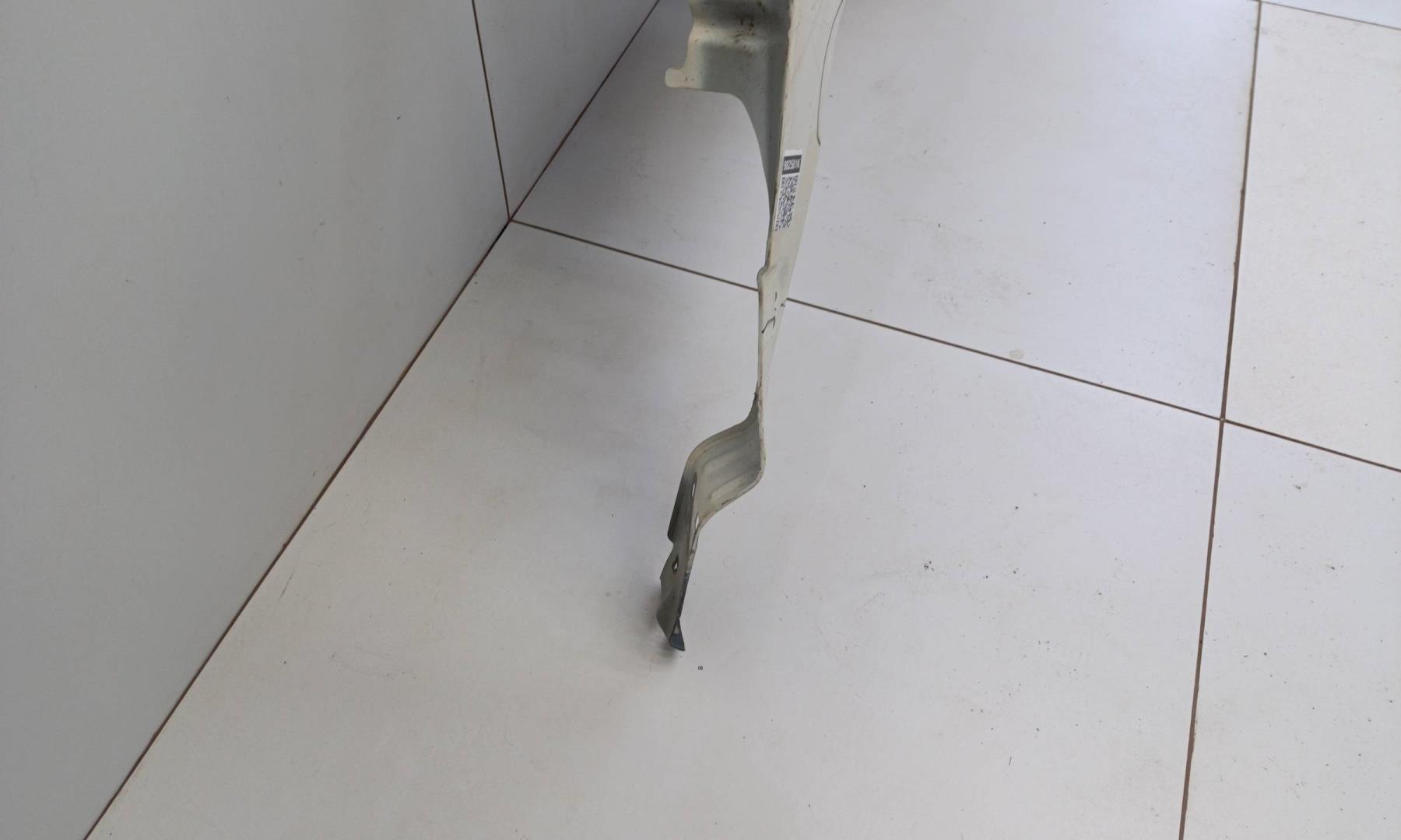 Крыло переднее правое