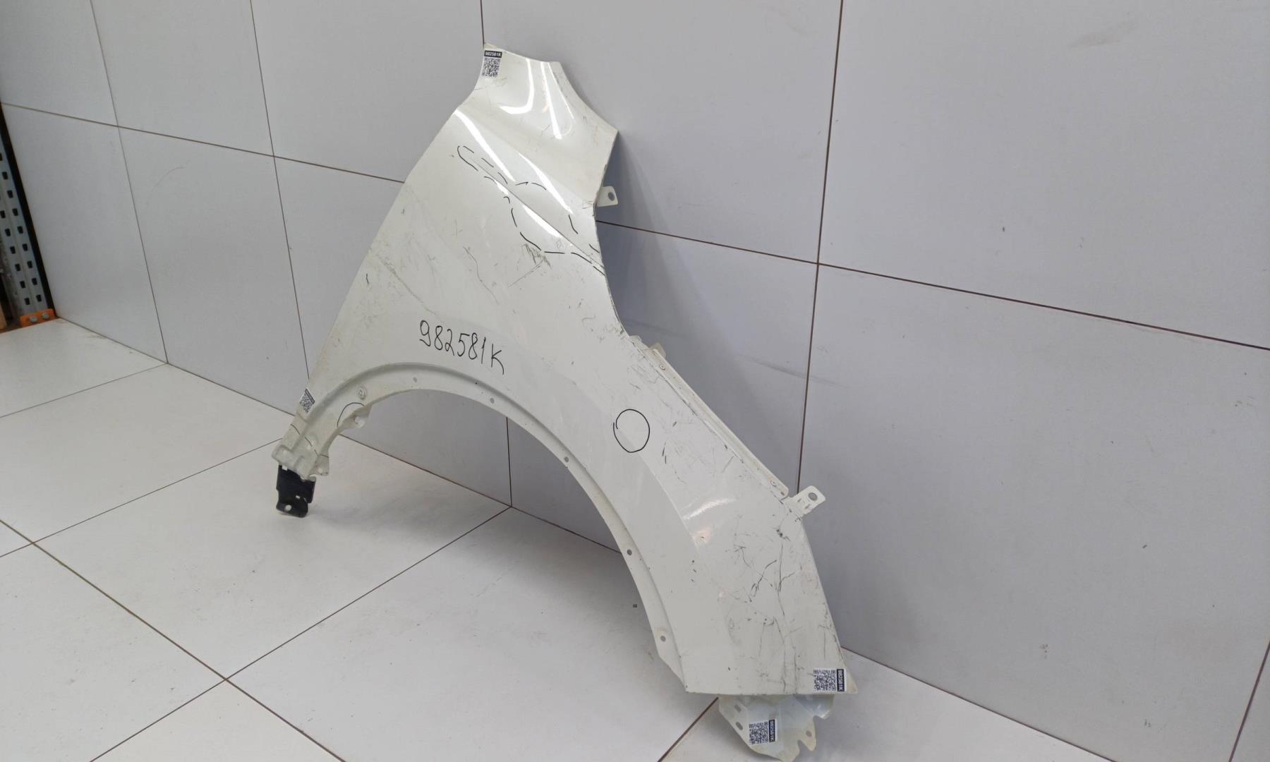 Крыло переднее правое