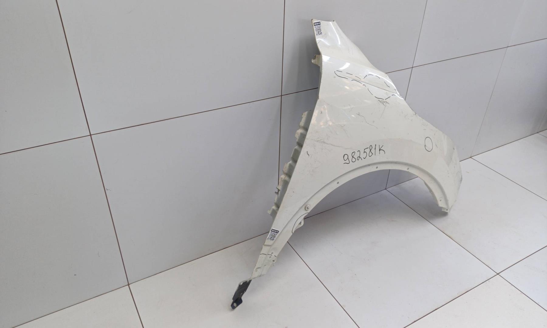 Крыло переднее правое