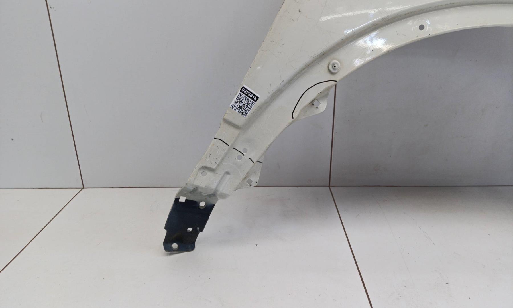 Крыло переднее правое