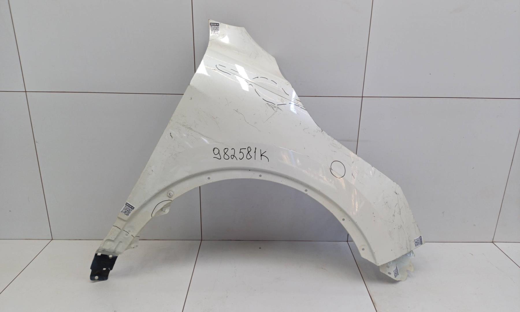 Крыло переднее правое