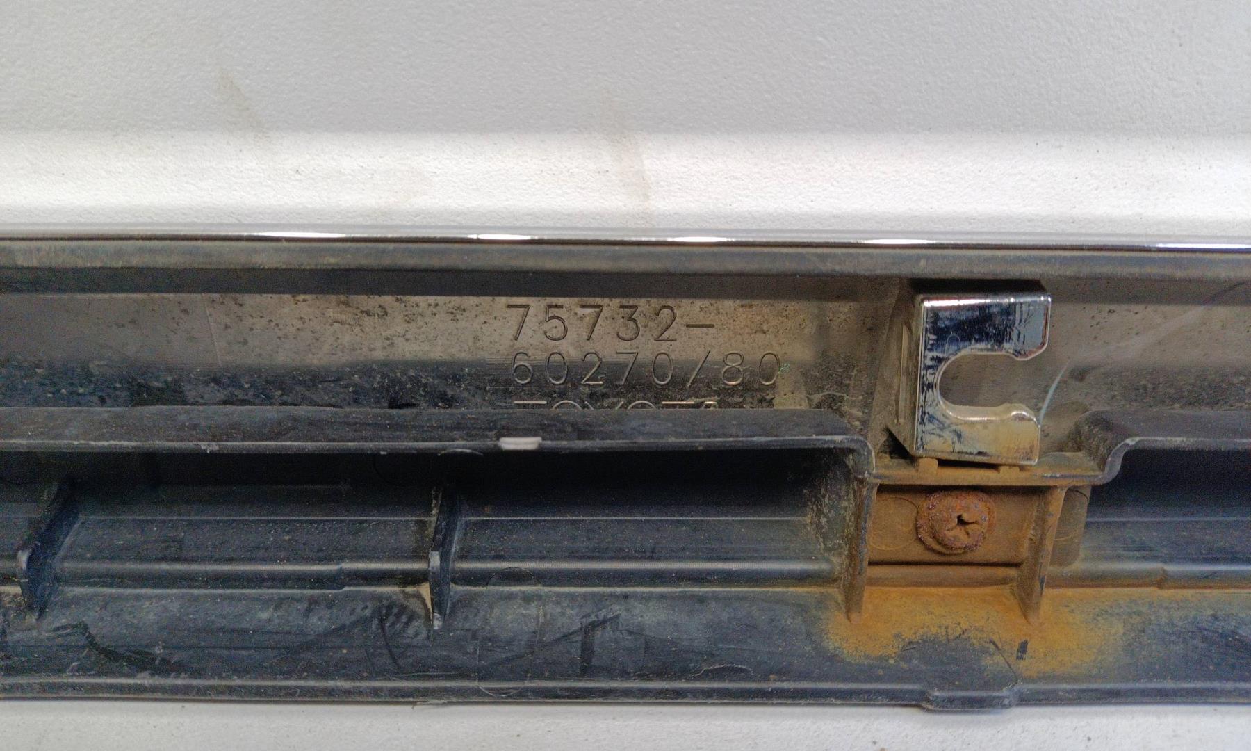 Накладка двери передней левой