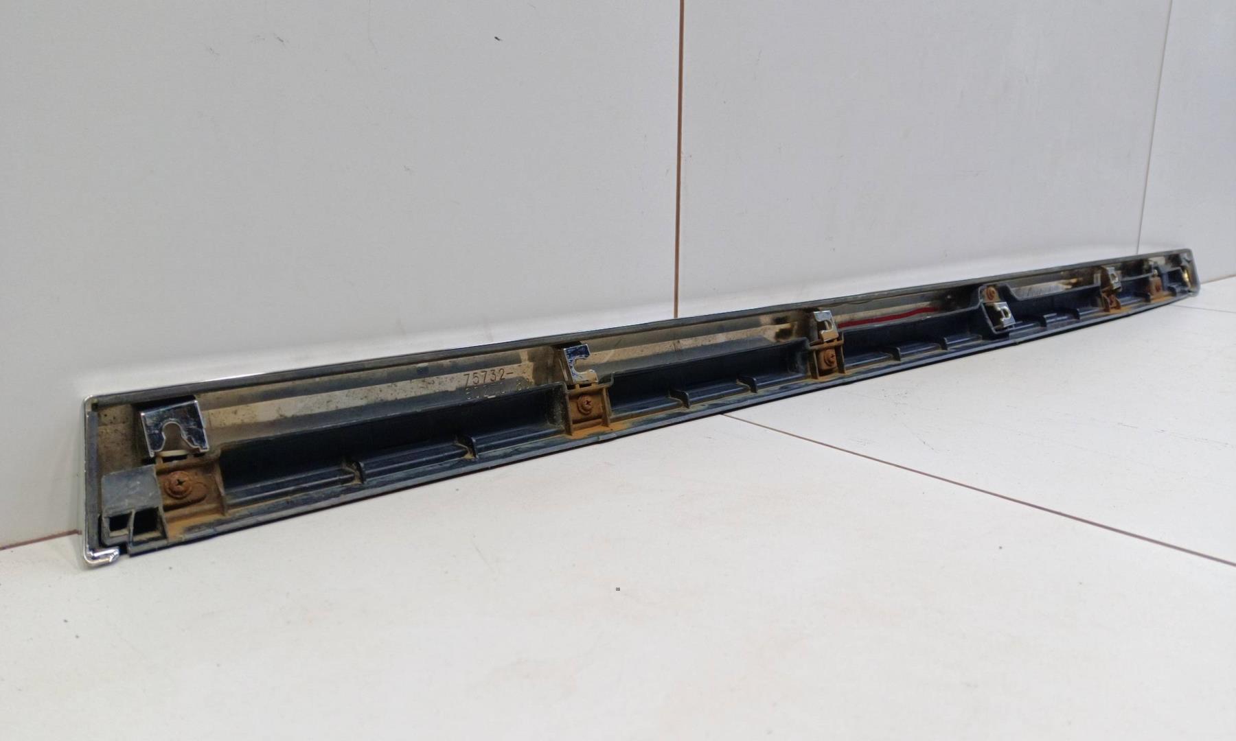 Накладка двери передней левой