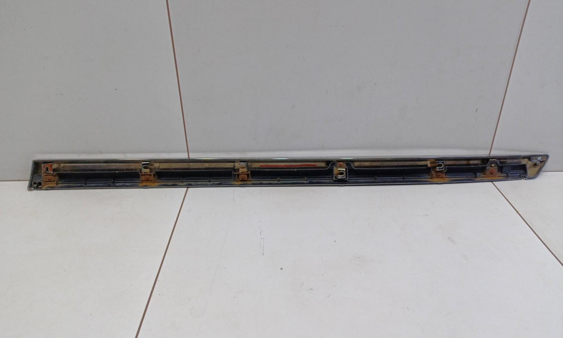 Накладка двери передней левой