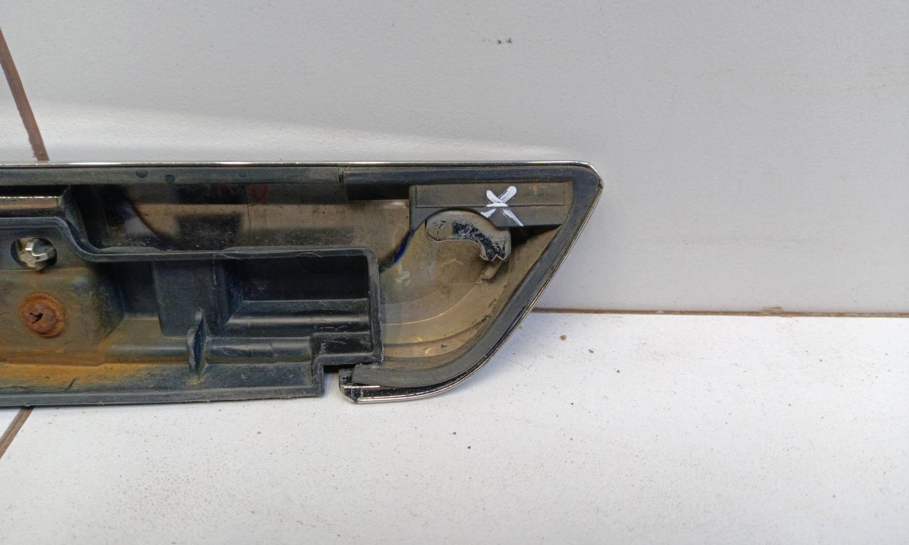 Накладка двери передней левой