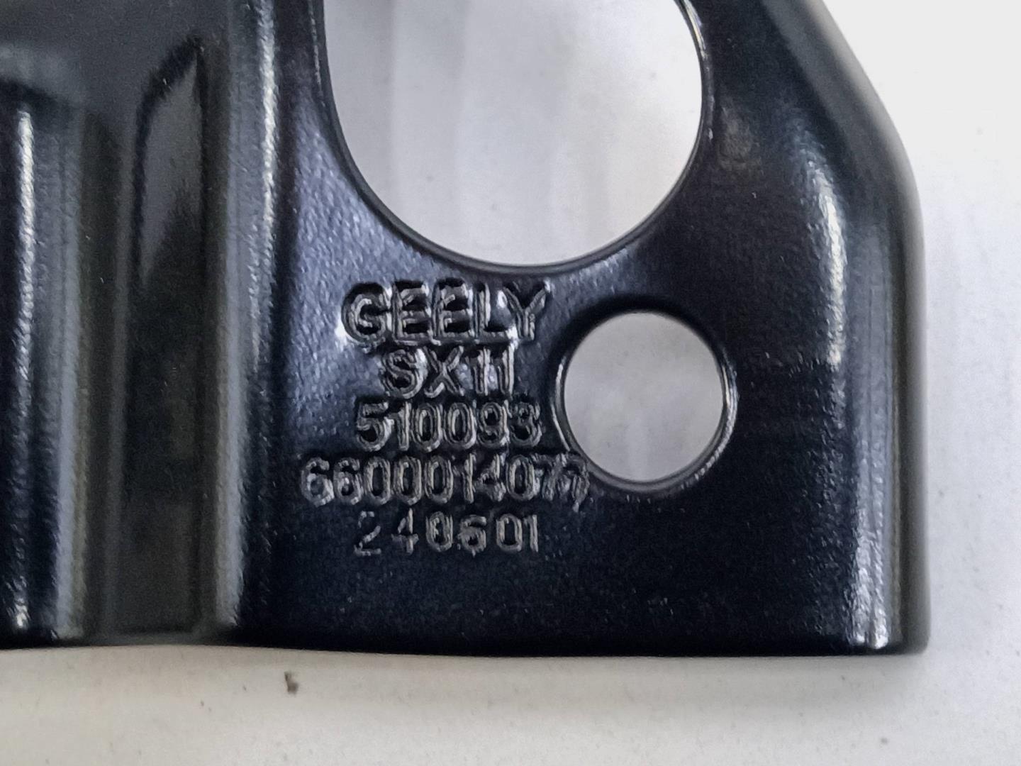 Кронштейн замка капота