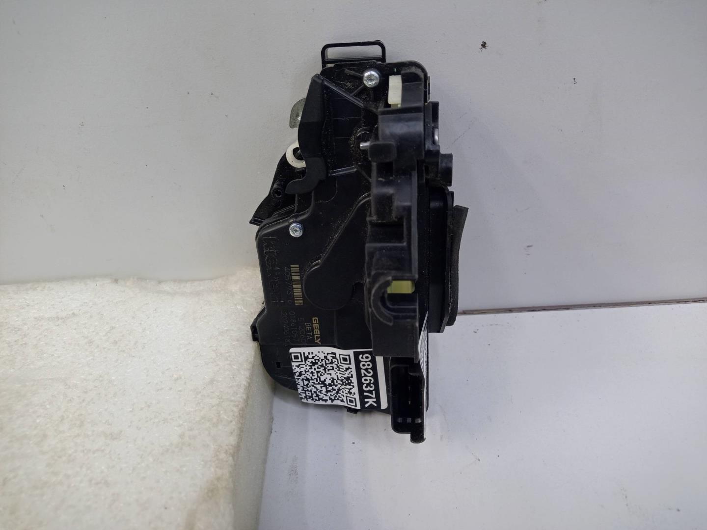 Замок двери задней левой