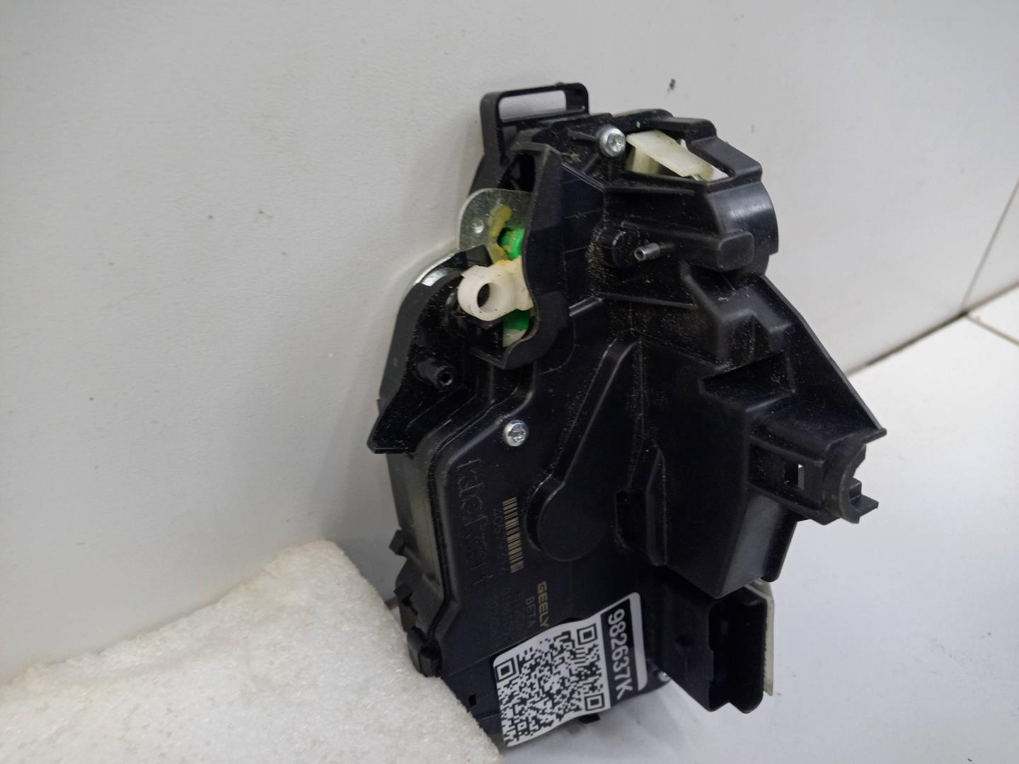 Замок двери задней левой