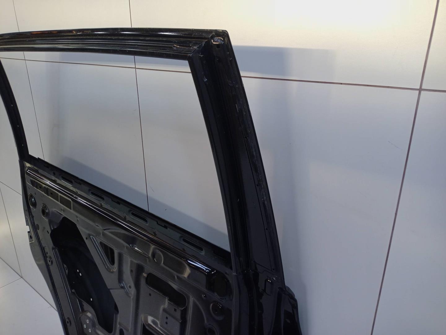 Дверь задняя левая